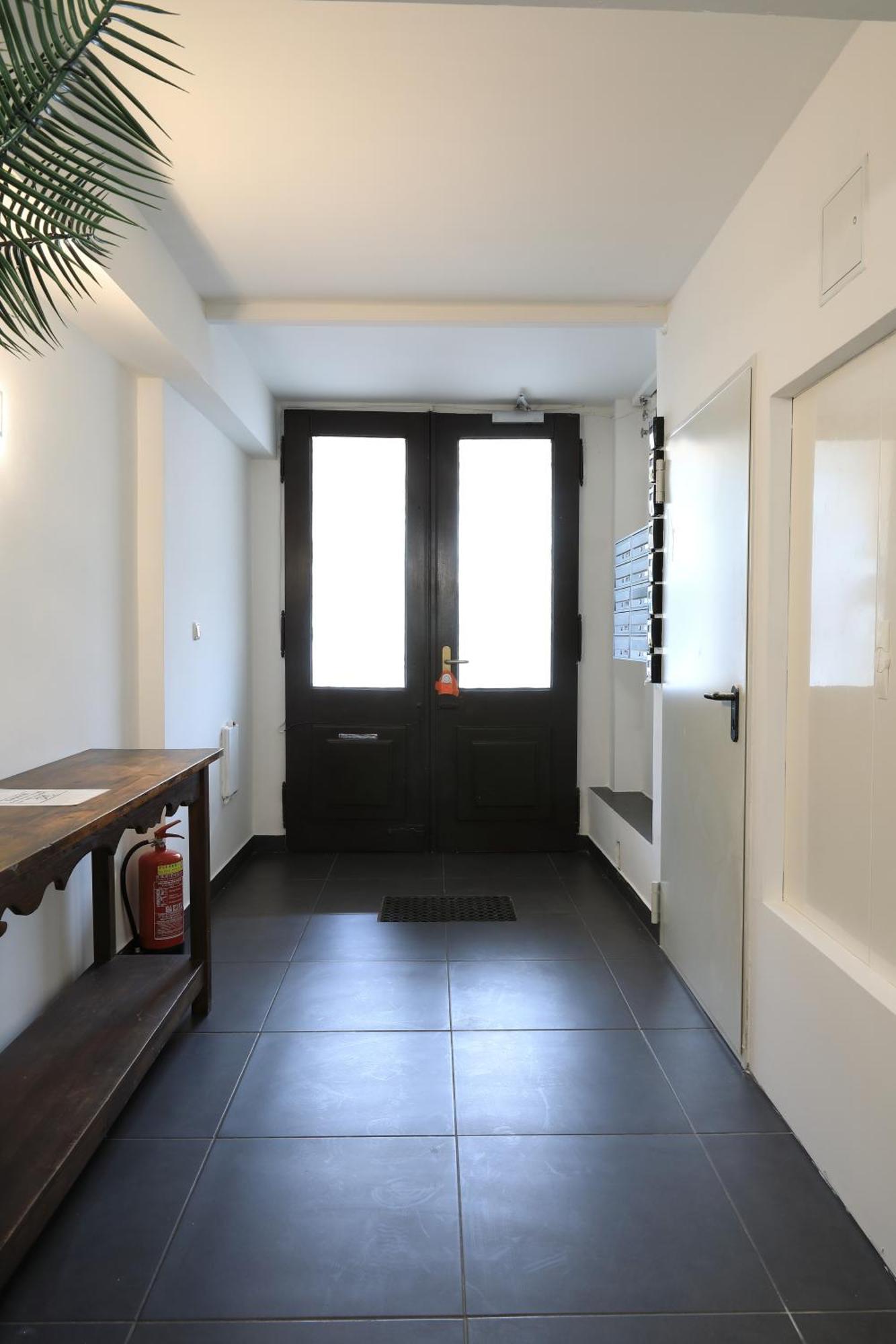 06 Apartment *
